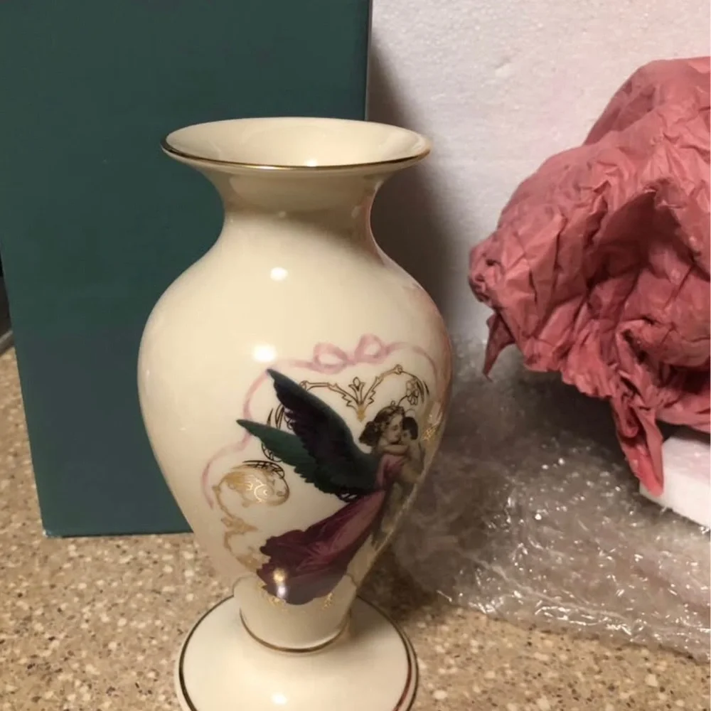 Lenox Angel Porcelain Vase “The Glorious Angel Vase” Vtg. 1997 USA